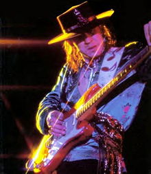 Image:220px-StevieRayVaughan.jpg