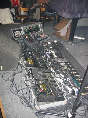 Image:VernonReidpedalboardrack.jpg