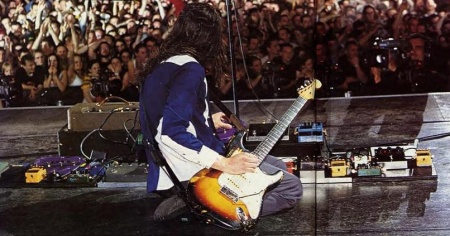 Frusciante's on-stage rack